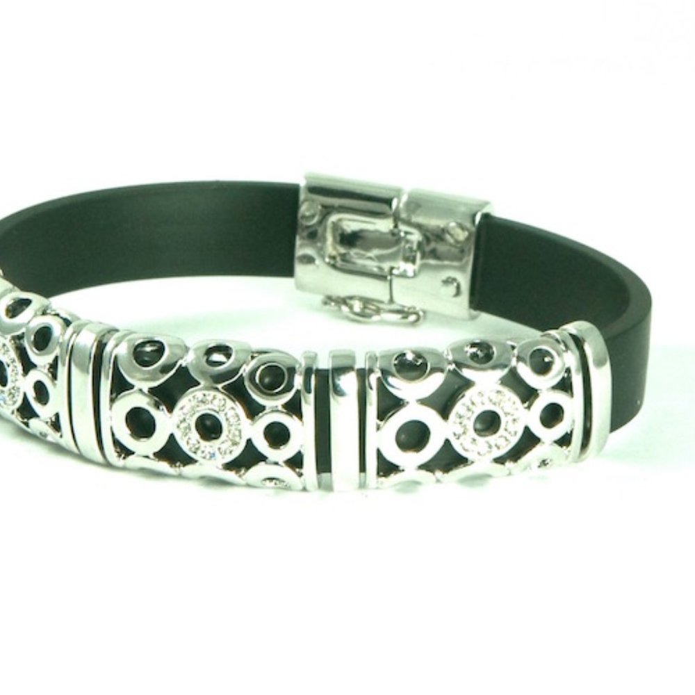 DESIGNER INSPIRED, RUBBER BRACELET-CIRCLE DESIGN. PAVE CRYSTAL ACCENTS.